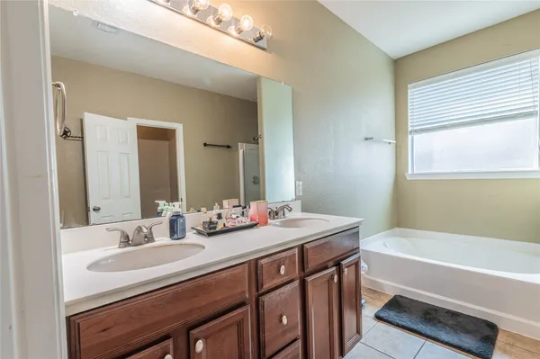 $2,700 | 307 Autumn Creek Lane, Richmond, TX 77406