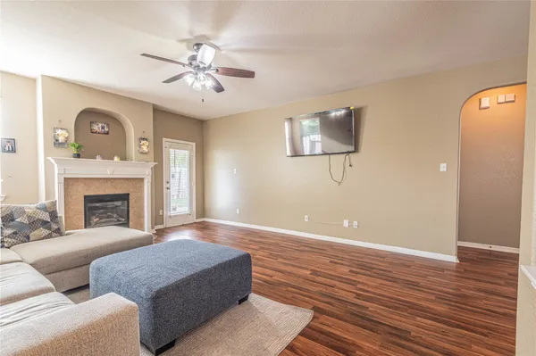 $2,700 | 307 Autumn Creek Lane, Richmond, TX 77406