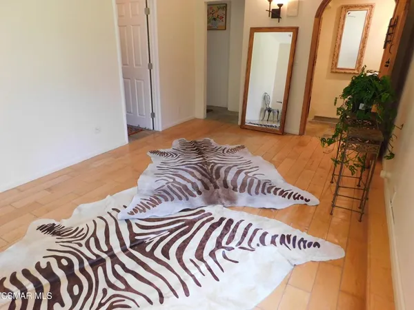 $2,300 | 27437 Freetown Lane, Agoura Hills, CA 91301