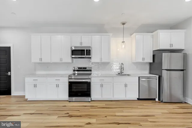 $1,800 | 515 East Washington Street, Unit 101, Charles Town, WV 25414