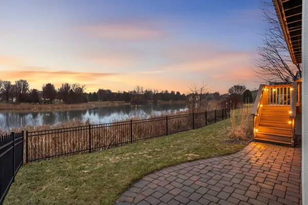 $894,900 | 10590 Watersedge Lane, Woodbury, MN 55129