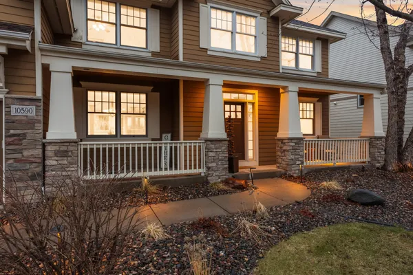 $894,900 | 10590 Watersedge Lane, Woodbury, MN 55129