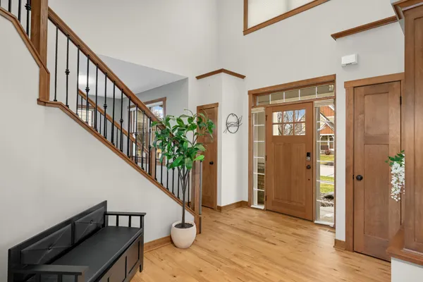 $894,900 | 10590 Watersedge Lane, Woodbury, MN 55129