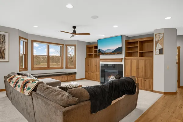 $894,900 | 10590 Watersedge Lane, Woodbury, MN 55129