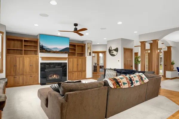 $894,900 | 10590 Watersedge Lane, Woodbury, MN 55129