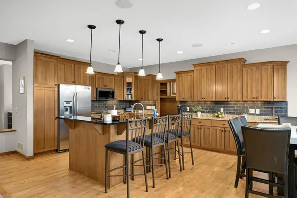 $894,900 | 10590 Watersedge Lane, Woodbury, MN 55129