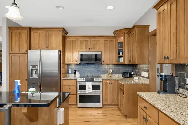 $894,900 | 10590 Watersedge Lane, Woodbury, MN 55129