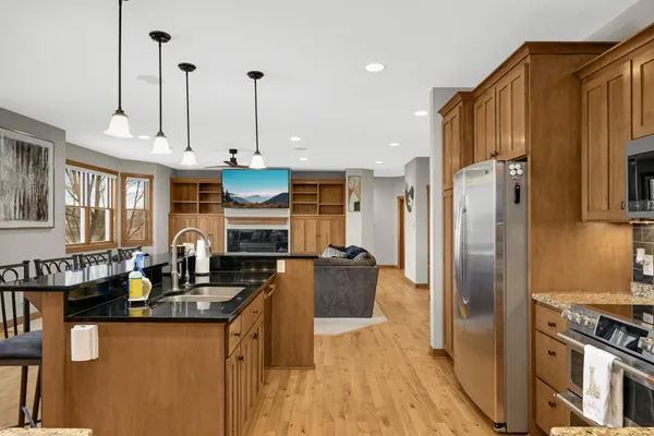 $894,900 | 10590 Watersedge Lane, Woodbury, MN 55129