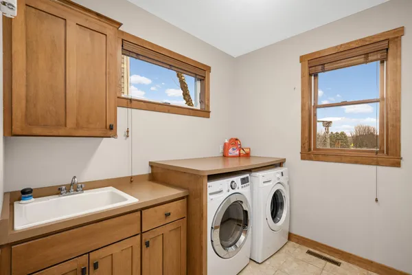 $894,900 | 10590 Watersedge Lane, Woodbury, MN 55129