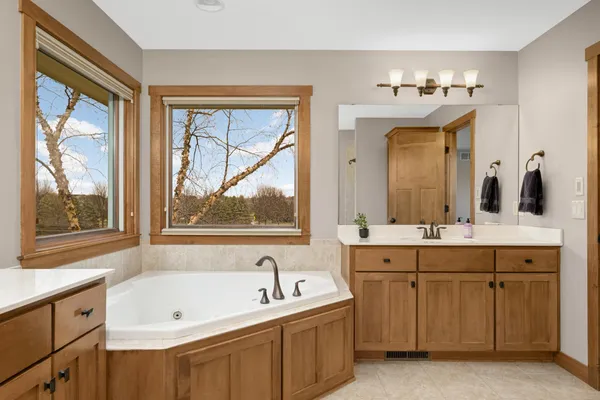 $894,900 | 10590 Watersedge Lane, Woodbury, MN 55129