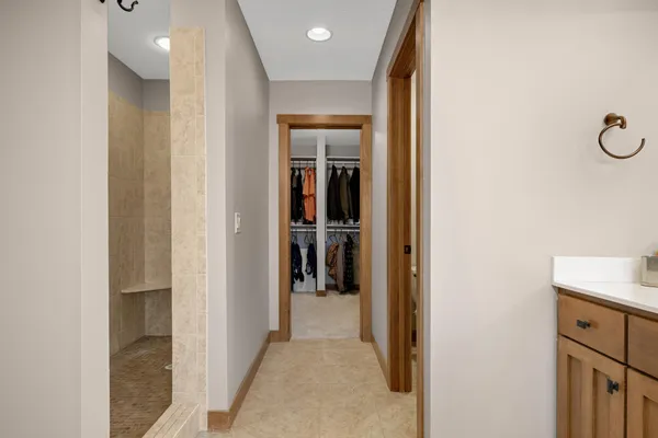 $894,900 | 10590 Watersedge Lane, Woodbury, MN 55129