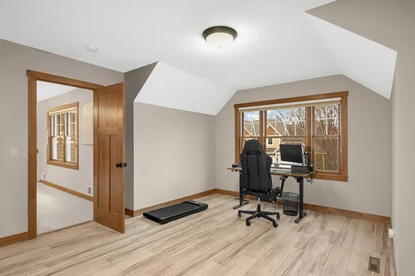 $894,900 | 10590 Watersedge Lane, Woodbury, MN 55129