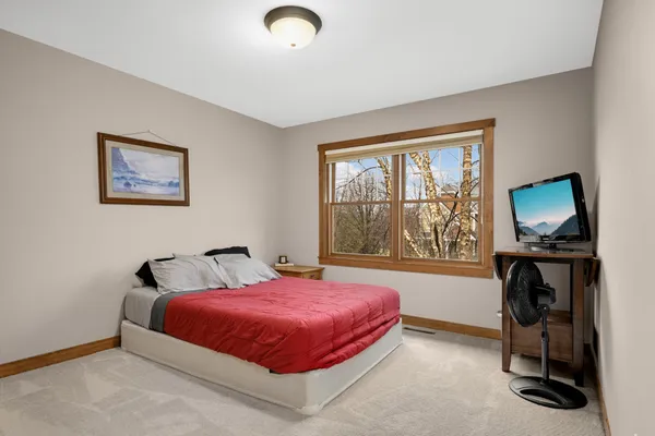 $894,900 | 10590 Watersedge Lane, Woodbury, MN 55129