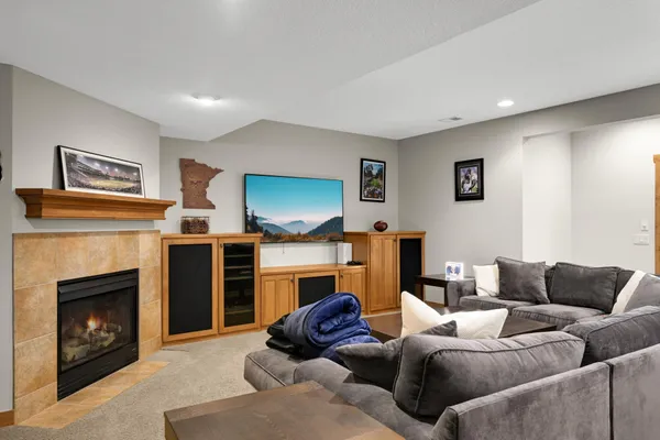 $894,900 | 10590 Watersedge Lane, Woodbury, MN 55129