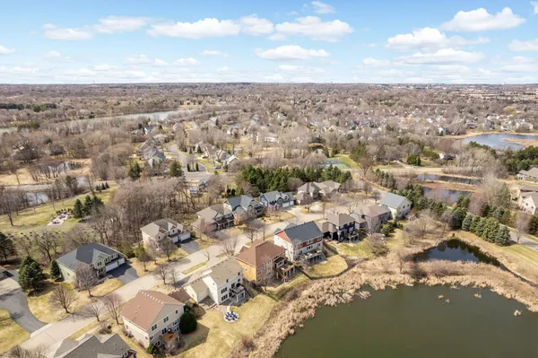 $894,900 | 10590 Watersedge Lane, Woodbury, MN 55129