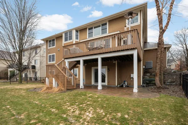 $894,900 | 10590 Watersedge Lane, Woodbury, MN 55129