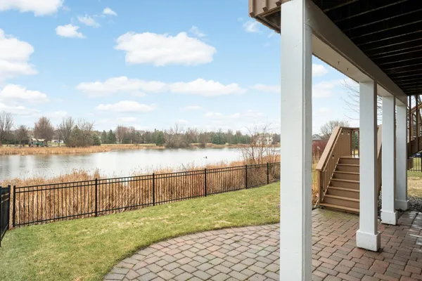 $894,900 | 10590 Watersedge Lane, Woodbury, MN 55129