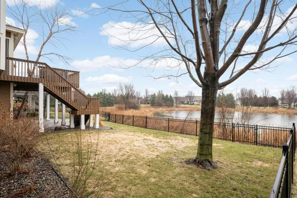 $894,900 | 10590 Watersedge Lane, Woodbury, MN 55129