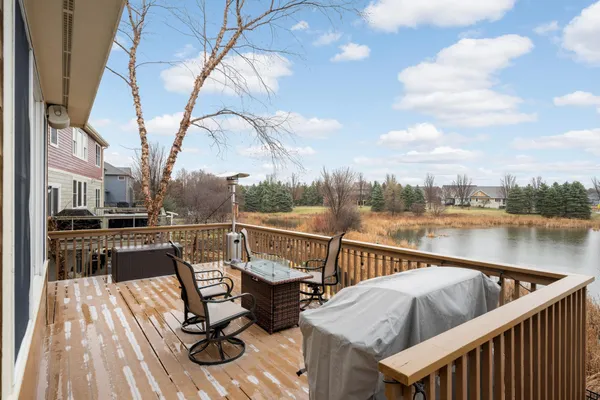 $894,900 | 10590 Watersedge Lane, Woodbury, MN 55129