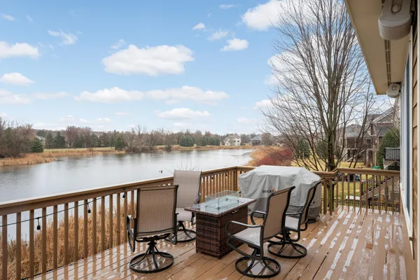 $894,900 | 10590 Watersedge Lane, Woodbury, MN 55129