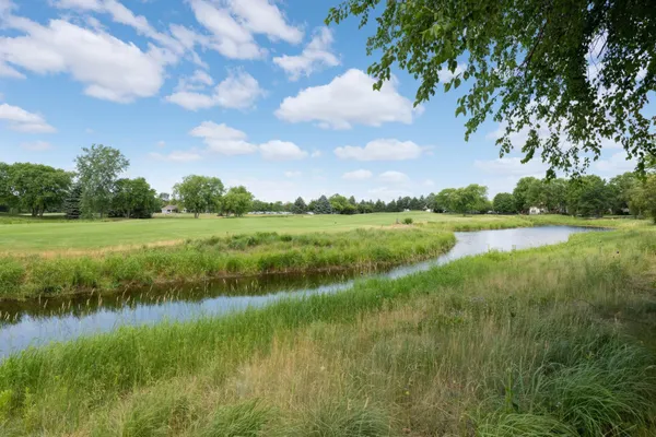 $894,900 | 10590 Watersedge Lane, Woodbury, MN 55129