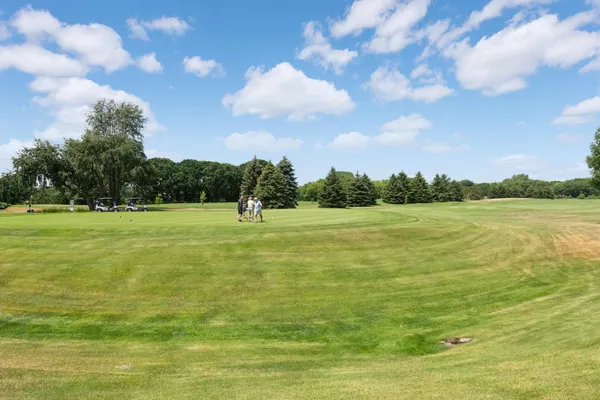 $894,900 | 10590 Watersedge Lane, Woodbury, MN 55129