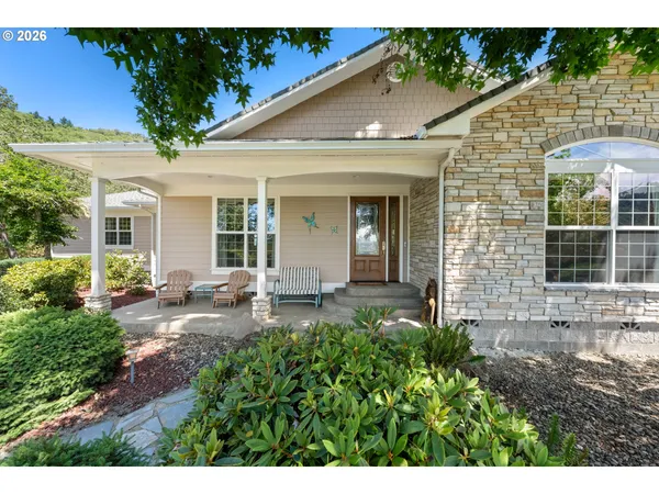 $1,100,000 | 420 Cascara Lane, Roseburg, OR 97471