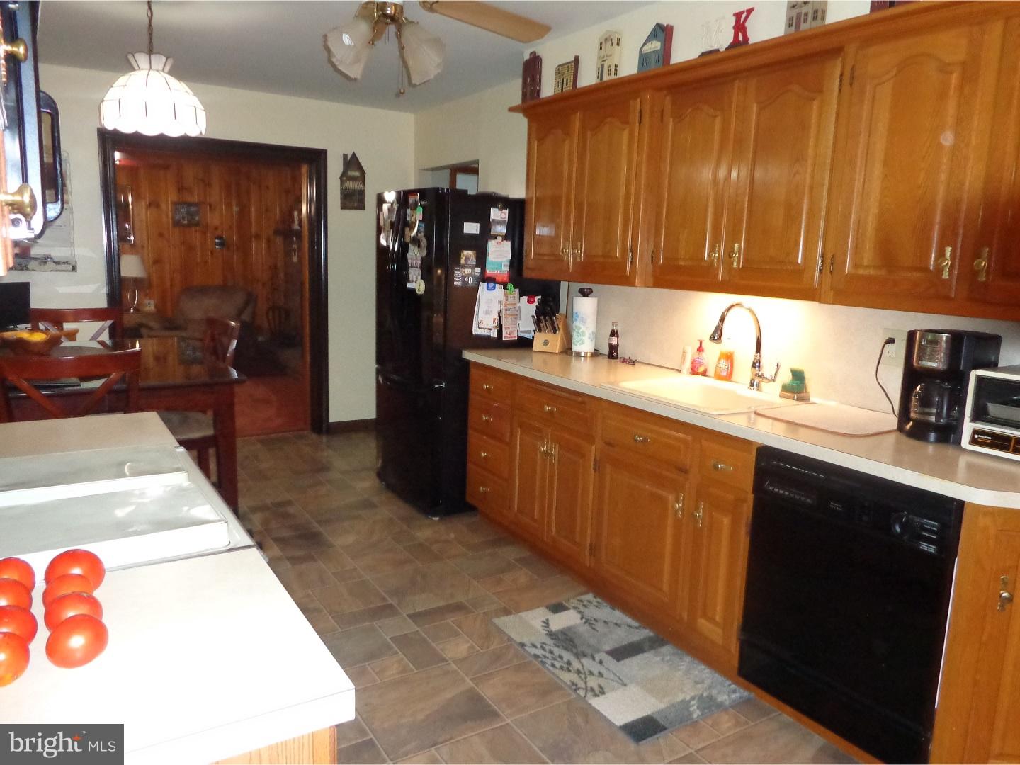 16 Livingstone Road Sewell, NJ 08080 - Photo 4 of 15 Kitchen