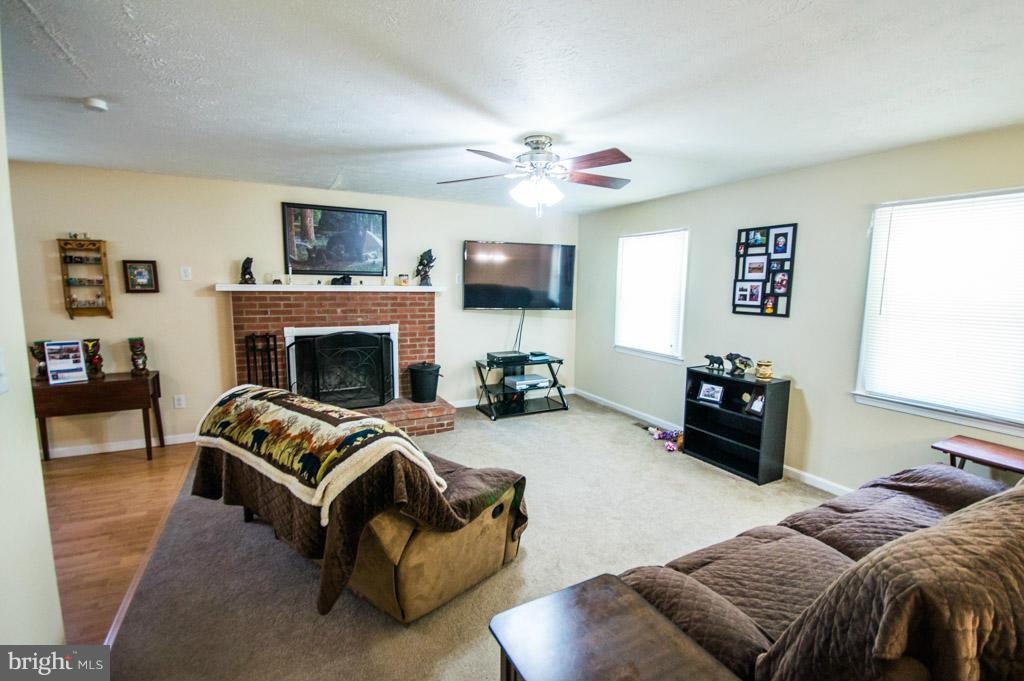 103 Ash Road Front Royal, VA 22630 - Photo 4 of 30 Living Room