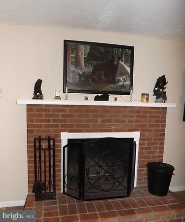 103 Ash Road Front Royal, VA 22630 - Photo 5 of 30 Living Room
