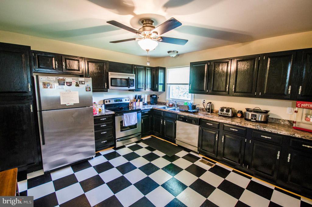 103 Ash Road Front Royal, VA 22630 - Photo 8 of 30 Kitchen