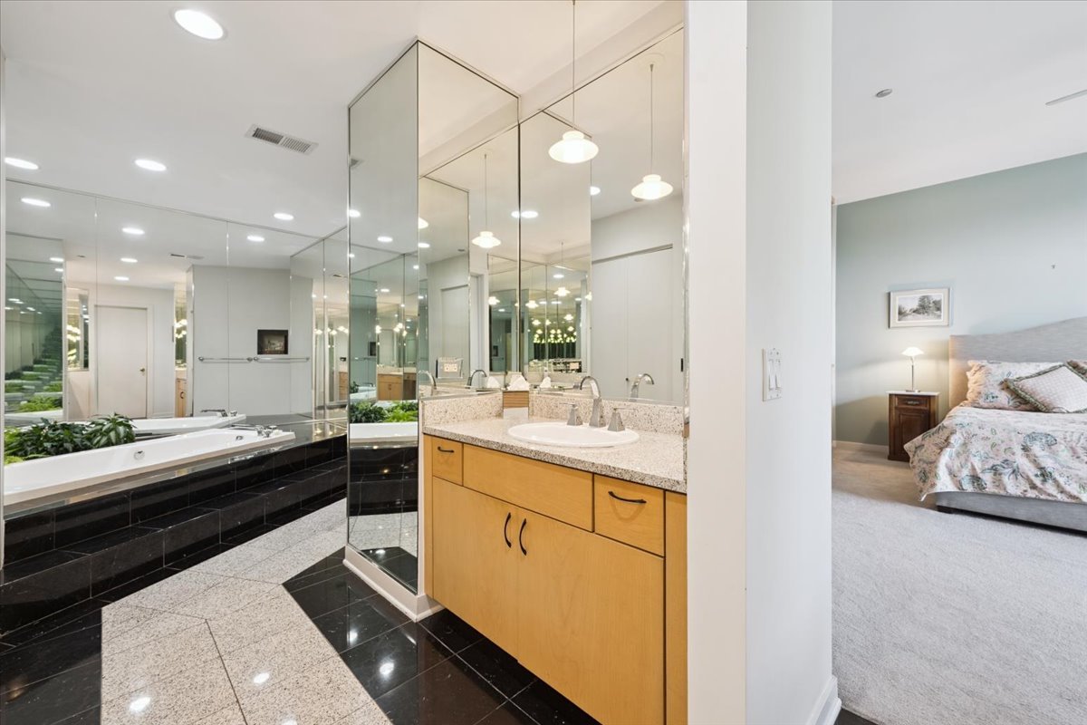 2100 North Racine Avenue, Unit 4B Chicago, IL 60614 - Photo 32 of 43 Gallery Image 32