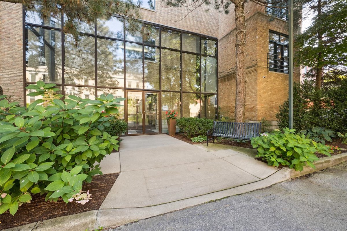 2100 North Racine Avenue, Unit 4B Chicago, IL 60614 - Photo 7 of 43 Gallery Image 7