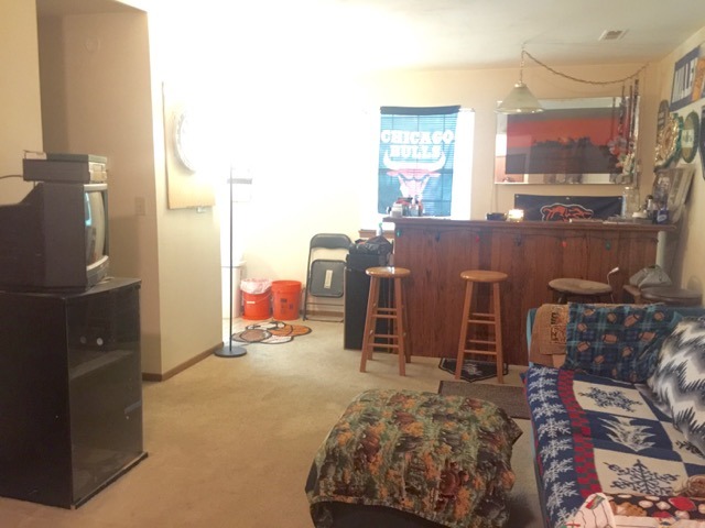 27 North Victoria Lane, Unit A Streamwood, IL 60107 - Photo 2 of 11