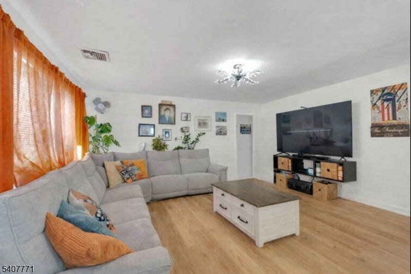 45 Howard Avenue Rochelle Park, NJ 07662 - Photo 9 of 26