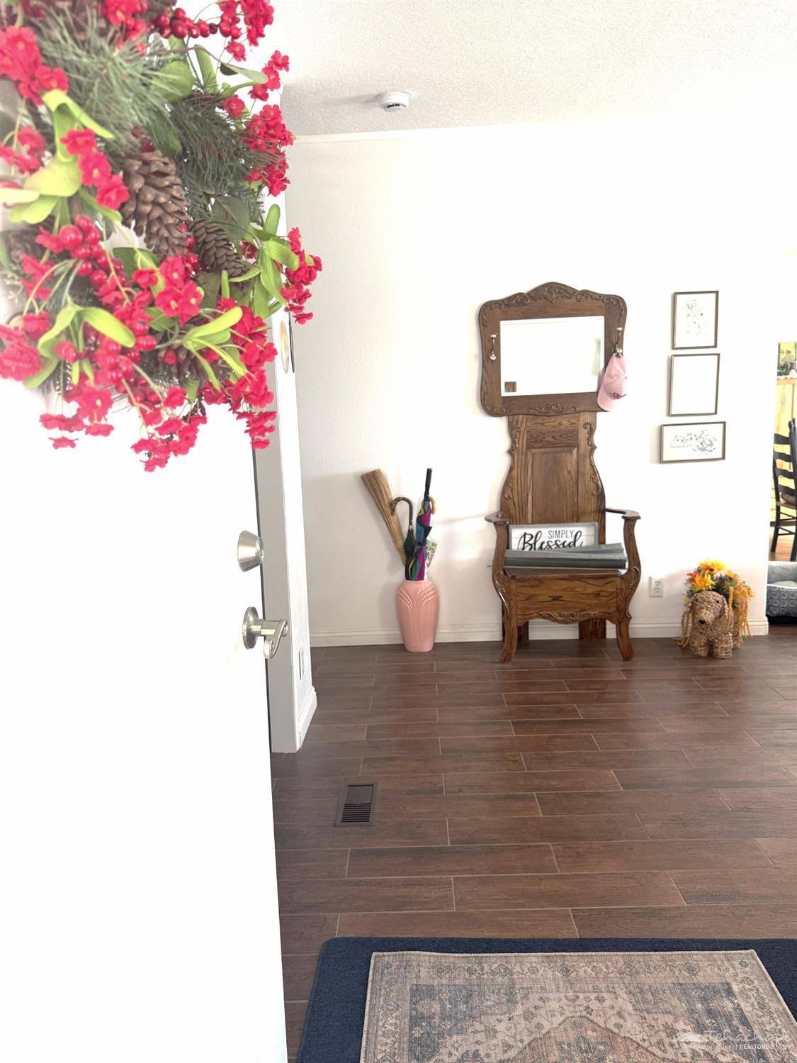 600 South Dennison Road, Unit 8 Tehachapi, CA 93561 - Photo 4 of 48 Stepping thru the front door?