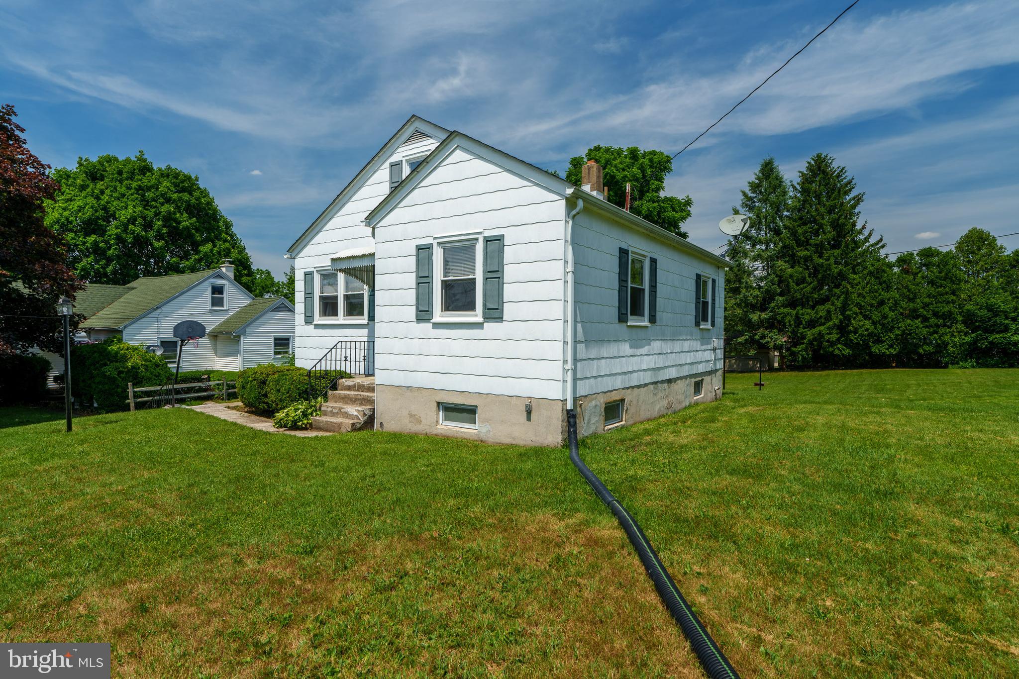941 High Boulevard Reading, PA 19607 - Photo 4 of 31
