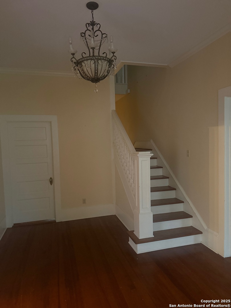 415 North Park Street Uvalde, TX 78801 - Photo 4 of 12 a view of entryway