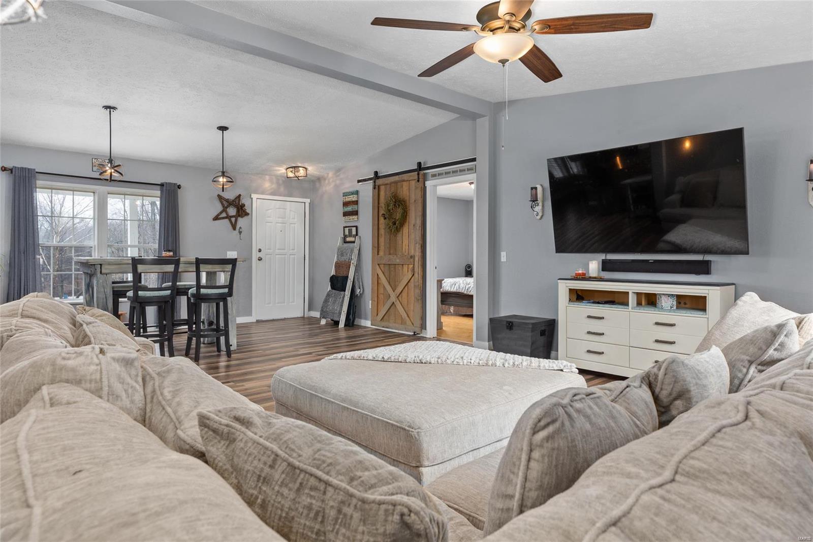 16336 Vfw Road Staunton, IL 62088 - Photo 8 of 24