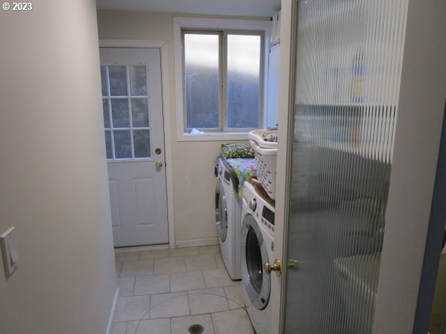 80452 Alston Mayger Road Clatskanie, OR 97016 - Photo 27 of 28 a utility room with dryer and washer