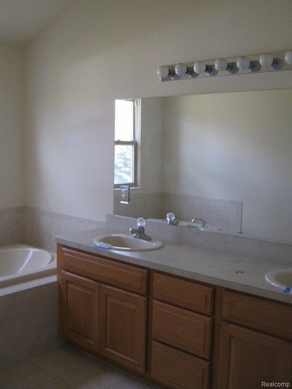 2392 Jackson Drive Rochester, MI 48309 - Photo 11 of 17 master bath