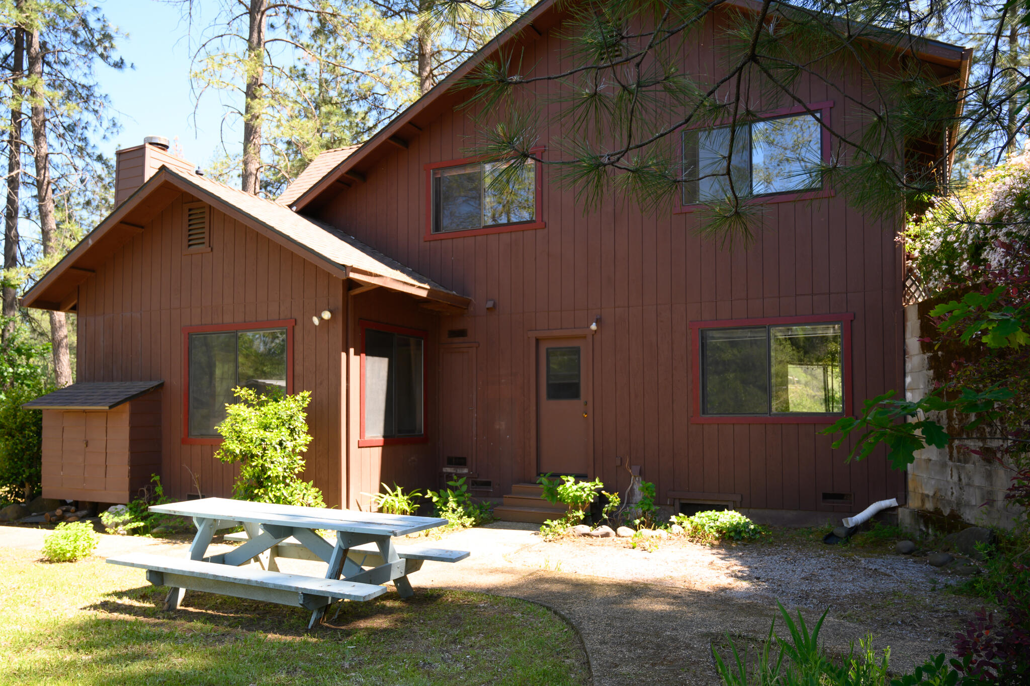 12866 Flint Creek Road Redding, CA 96003 - Photo 34 of 57 Side Elevation