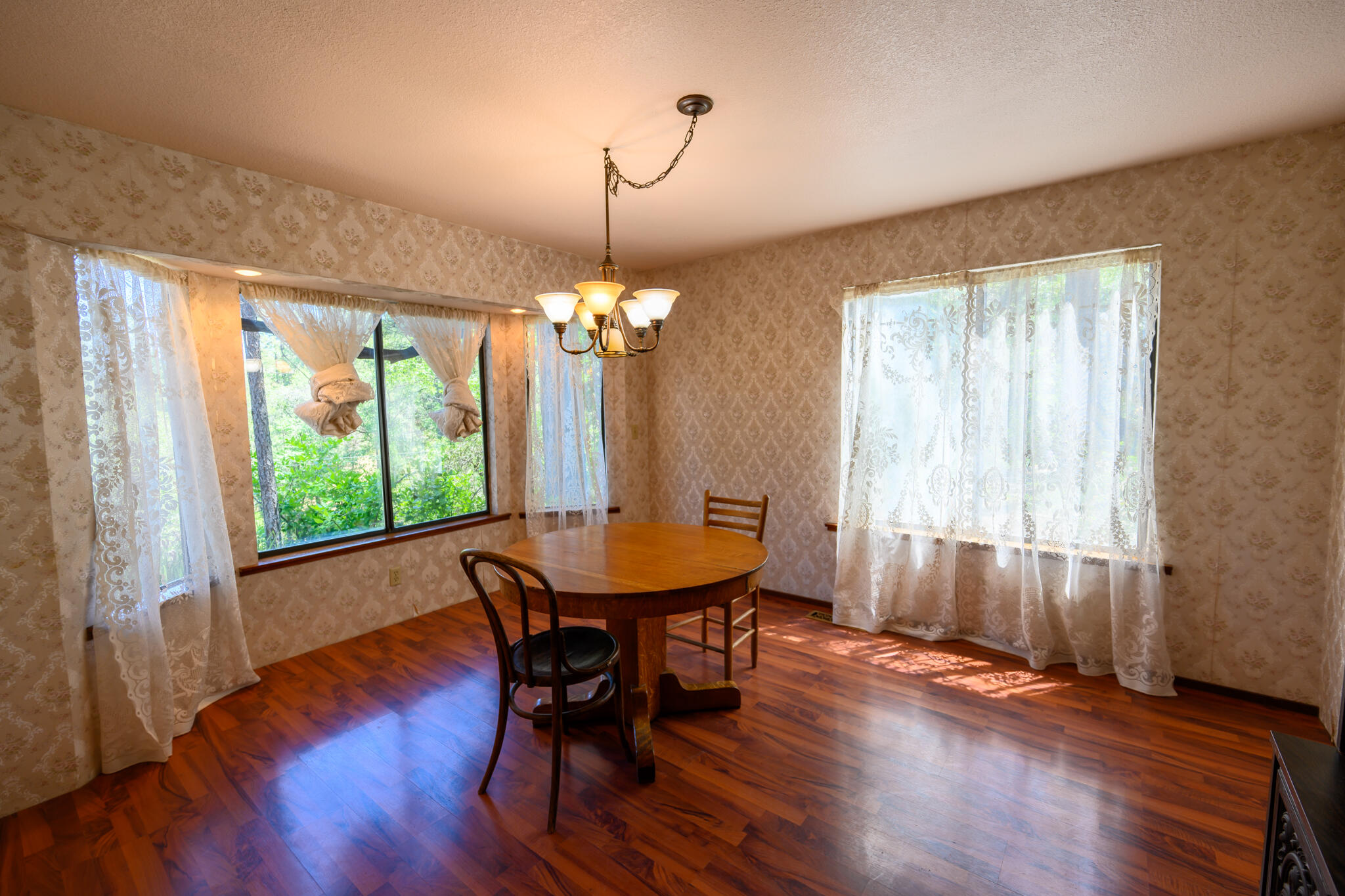 12866 Flint Creek Road Redding, CA 96003 - Photo 8 of 57 Formal Dining