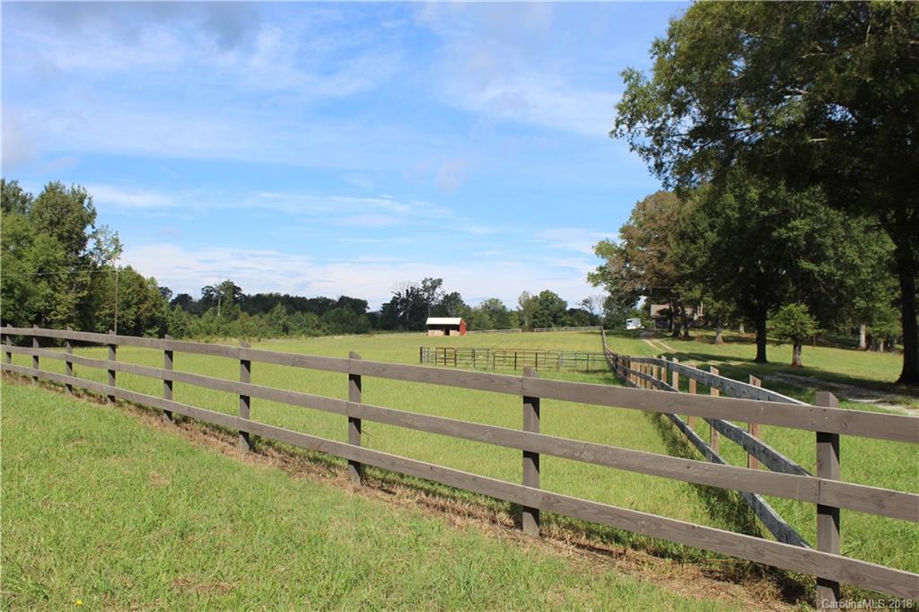 1061 Johnson Road Columbus, NC 28722 - Photo 3 of 9