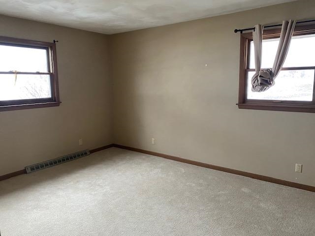 2145 South Van Brocklyn Road Freeport, IL 61032 - Photo 8 of 21 Gallery Image 8