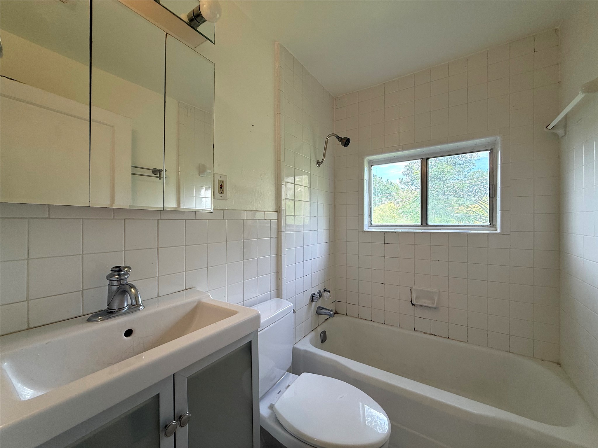 3305 Merrie Lynn Avenue Austin, TX 78722 - Photo 14 of 22 A well-maintained bathroom provides essential amenities for daily routines.