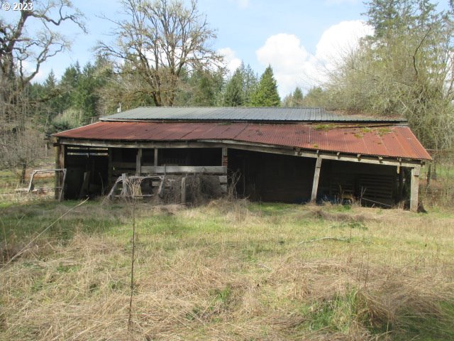 41380 Southwest Fort Hill Road Willamina, OR 97396 - Photo 5 of 31 a front view of a house with a yard