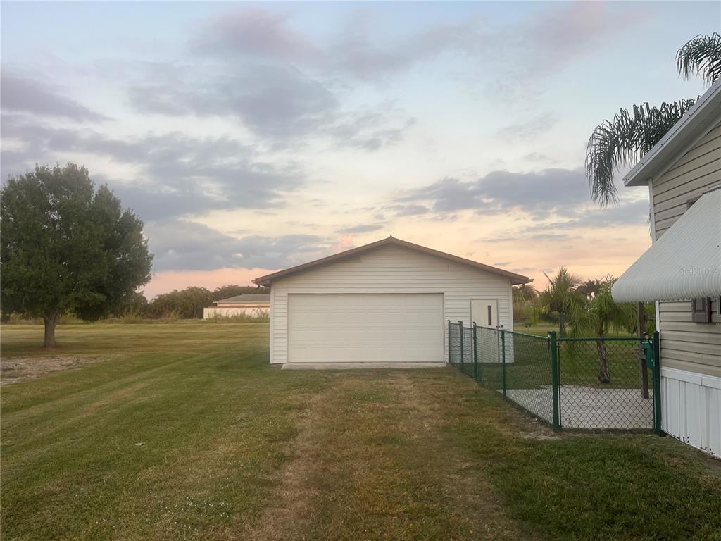 4064 Southwest 9th Way Okeechobee, FL 34974 - Photo 2 of 16 a view of a backyard