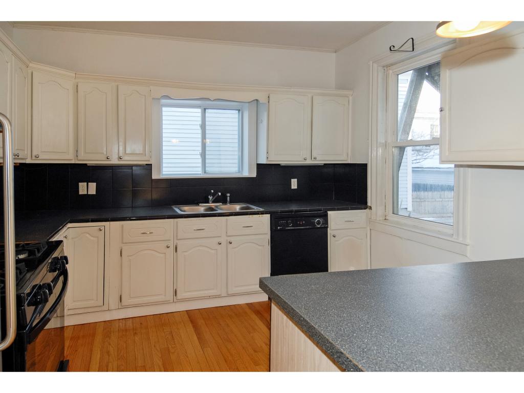 514 Middle Street Portsmouth, NH 03801 - Photo 2 of 27