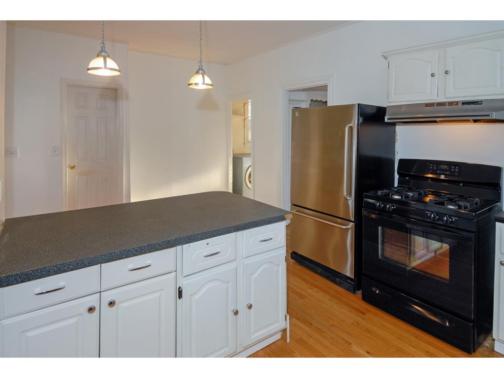 514 Middle Street Portsmouth, NH 03801 - Photo 3 of 27
